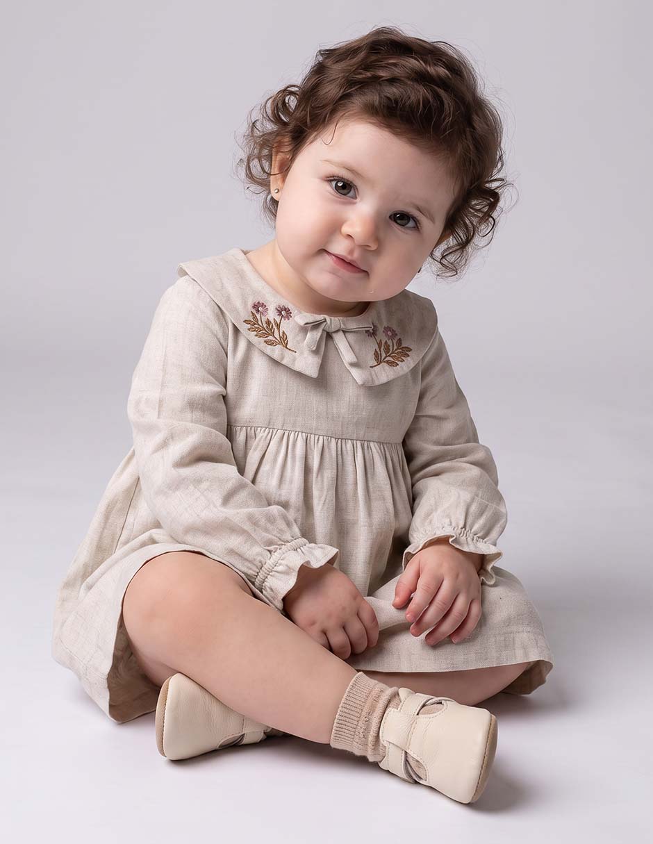Vestido manga volantes para niña